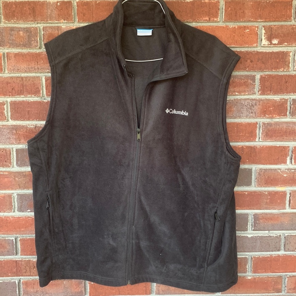 Columbia Men’s black fleece vest- size XXL
